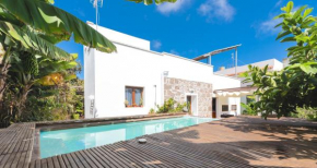 Villa Canaria piscina jacuzzi jardín